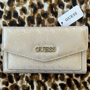 Brand New Guess Rose Dust Iridescent Trifold Card Organizer Snap Close Wallet